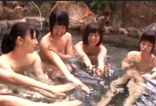 【温泉ハーレム】次々とハメ倒される美人仲居さん達、でも1本しかないチンポを取り合い奪い合い