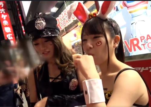 【路上×ナンパ】コスプレしたお姉さん2人をナンパ！ノリ良すぎて4Pセックスでイキまくり！？