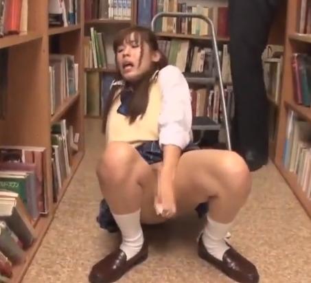 ＃女子高生　図書館で激しくマン責めされ中出しされた後もバイブ突っ込んでイキまくる