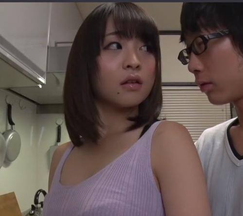 ＃人妻　脱いだらビックリのエロガーターベルト！！テーブル上でそのまま中出ししちゃう