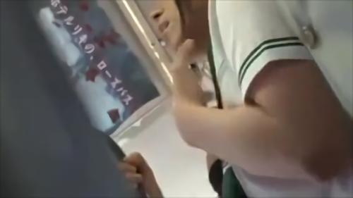 『ロリ』女子校生、女子大生、オフィスレディに迫る痴〇師の手。突然の出来事に逃げようとする獲物を捕え、股間にビヤクを塗り込む。薬が効き始めて！