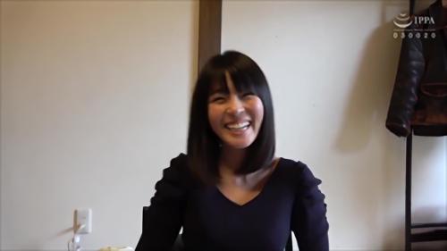 『旅館』AV監督・村山恭介が知り合いの人妻を連れてプライベート録画トラベルに出掛けた―。日帰りと云うこともあり気軽に参加した人妻は…。未来！