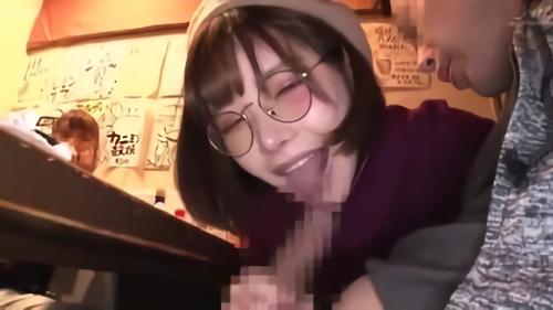 『メガネ』タクシーでやって来る程。初めての大衆居酒屋にテンションが上がり接吻魔ならぬ「フェラ魔」だと言い出しADチ○ポをフェラ！その後！