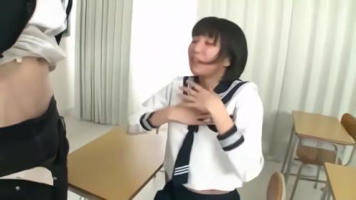 『セーラー服』突き立てられ、イタリアの種馬の白い巨根をお口これでもかというほどにおシャブり！初体験ファックにいつものことながらの16倍の究極潮吹！