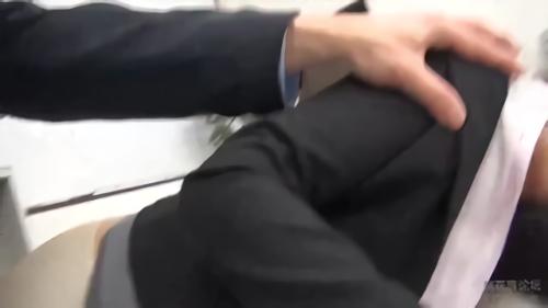 『ドラッグ』就活中の女子大生を薬物で眠らせて欲望のまま凌辱！スーツの下からは形もハリも良い若い女子の美乳が…人事部長のデカチンをぶち！