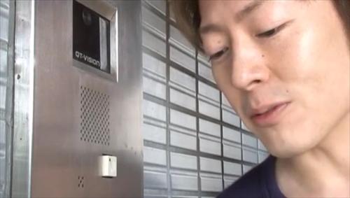 『熟女』夫の留守中、訪れた男は夫を恨む暴漢だった。いきなり殴られ、怖くて大した反発もできず犯〇れる愛。夜、寝室に侵入され、寝ている夫の横で！