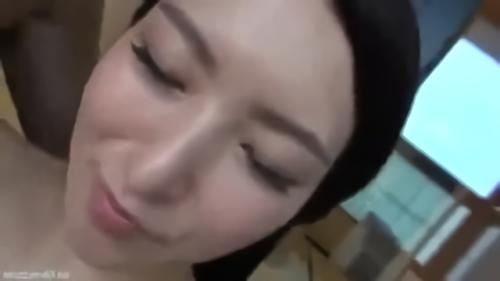 『温泉』湯に揺れ、恋に揺れる、人妻のココロと身体。丸ごと一緒に温泉の旅へ──。忙しい夫とのすれ違い生活、さらに不倫疑惑に思い悩んだ人妻は禁！