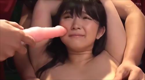 『辱め』ロリ系フェイスに、男が欲情するむっちり身体の浅田結梨ちゃんの限界突破ファック。ディルドを口に突っ込まれてえづく結梨をイラマチオ調教！