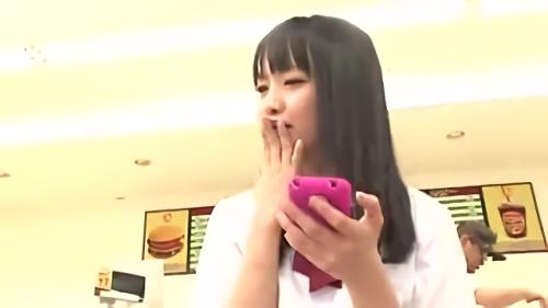 『痴漢』ハメられてるのにスマイルで無リアクション、男の存在は一切スルーされる待望の新関係のもの！携帯電話に熱中しすぎてファックに！