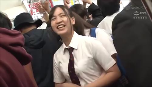 『着衣』こんな情欲的い恰好でいたら痴〇されても仕方ない！！膝上25cm以上は当たり前！ミニスカ女子○生に誘われ追跡乗車！背後からスベスベの！