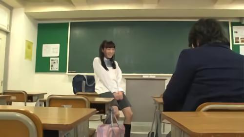 『学生服』モテないけど金だけはあるのでクラスの女子に「マ○コ見せてくれたら5千円あげる」と言ったらドン引かれて嫌われた！だけど月末になると金！