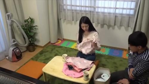 『巨乳』仲良しママ友の好意に勘違いしたゲスなチ○ポがフルボッキ！「今日だけ…」では終わらないズッポリ濃密生中ファック！食生活の偏りを心配し！