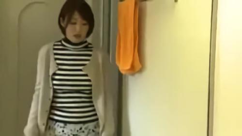 『人妻』「おはようございますご婦人」「あら、○○さん今日も良い天気ですわね」何気ない隣人との触れ合いから、情欲の花が咲く時もある！