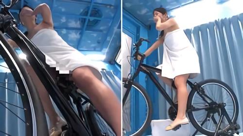 『立ちバック』ママチャリに乗っている人妻に「新型マッサージ器で身体の歪みを矯正しませんか？」と声を掛け、ミラー号に乗車。何があってもペダルを漕ぎ！