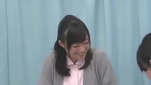 『爆乳』称した乳もみ触診を実行。乳もみ師のワイセツな指使いに、次第にトイキが荒くなり、喘ぎ声が漏れ聞こえ…終いには汁で濡れたオマ○コが発情！