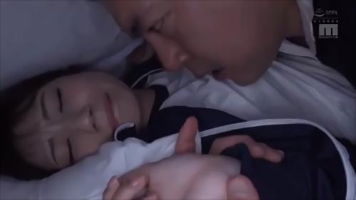 『Cカップ』繊麗で気弱な新人女子マネージャー七沢。巨漢部員だらけの強化合宿に同行することになった。ごり押しで相部屋にさせられた七沢が犯〇れるの！