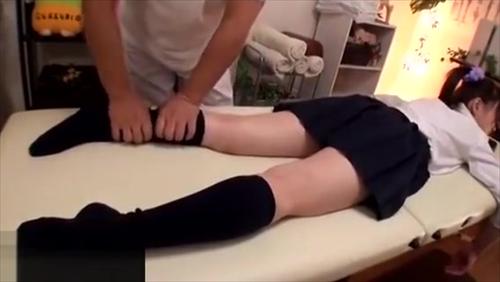 『女子高生』見てもらってもいいですか？」今回はイキの良い潮吹きまくりお嬢さんちゃん3人！顔良しノリ良し感度良しの三拍子揃ったお嬢さんをお楽しみ！
