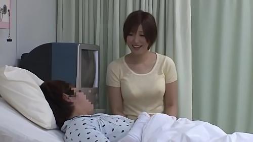 『母』情慾ハッサンできない悩みを見舞いに来た叔母に相談したら手コキを承諾！エキサイトした男子校生はさらなるお願いを…。「叔母に頼んで一！