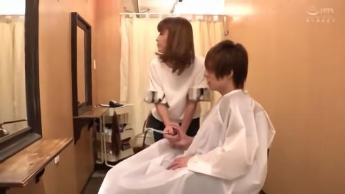 『浮きブラ』次第に大胆に手を出していく。煽動を求める彼女たちはスリルマンテンなシチュエーションでのHが大好き。男を押し倒して感じさせるのはもっと好き！強烈なお姉さんたち！