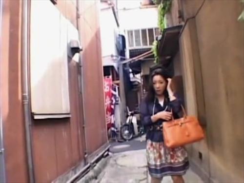 『レイプ』親は医者、夫は一流企業の御曹司、悠々自適の生活を送っているハイソ彩音。今までいわゆるブルーカラーと呼ばれる肉体労働者とは何の接点も！