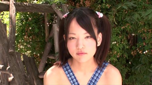 『フェラ』ロリ身体にロリフェイスが可愛すぎる美少女テレビタレント・あべみかこが、童貞さんを筆おろし！ドキドキしながら童貞さんのチンポを手に取！