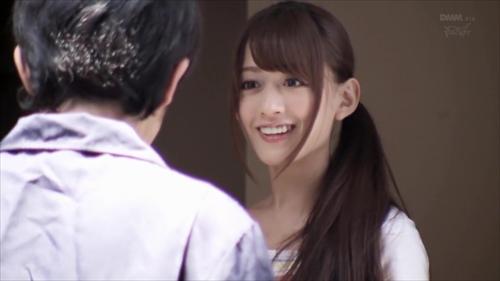 『お掃除フェラ』夫・誠二と幸せな結婚生活を送る久美子（希島あいり）。ある日そんな彼女のもとに、清掃業者の下里が訪れる。下里の対応に好感を持ち、掃除！