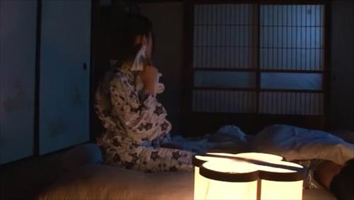 『強姦』義父が亡くなり葬儀の後片付けをしているシェリーの前に一人の男が現れる。その男はシェリーを無理やり犯したことで義父から破門をくだされ！