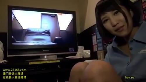 『足コキ』個室ビデオに…AV女優が現れたッ！！「こんにちは！湊莉久です！」個室ビデオでAV見てたらまさかのご本人が乱入！！そのスマイルとご奉！