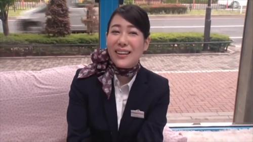 『素人ナンパ』心優しい乙女に童貞くんの一人Hのお手伝いをお願いして筆おろしまでしてもらう人気企画が配信限定で復刻！今回は空港で見つけたCAさんに！