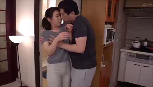 『人妻』夫の弟、義弟の会社が倒産し我が家に居候する事になった。元気のない義弟を励ましていたが...ある日面接から帰ってきた義弟は落ち込んで！