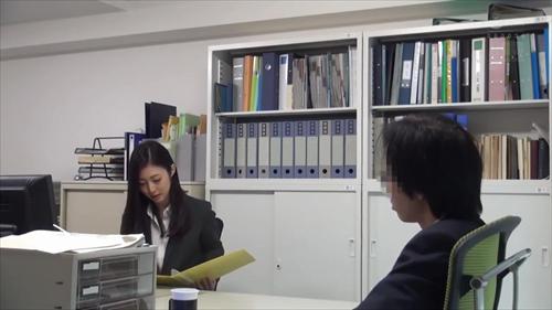 『手マン』罠ともしらず睡眠薬入りのお茶を差し出された就活生が！就活中の女子大生を〇物で眠らせて欲望のまま凌〇！見た事もないデカチンをぶちこま！