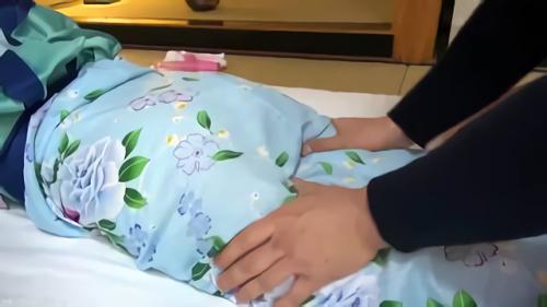 『電マ』澤すみれ宅は今日一日留守にする間、おばあちゃんの面倒を見てもらおうとふれあい介護センターに依頼した。すぐさま介護士がやっ！