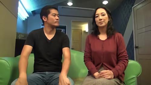 『人妻ナンパ』白濁本気汁を噴出してイキっぱなしの完全熟女。略して完熟。Hで初めて知る歓びに体がうずき出す。頬を紅潮させて騎乗位の！