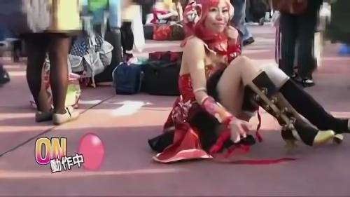 『コスプレ』リモコンローターを入れてコミ○の中を歩かせてみた！前作の存在を知ってか自分から録画の応募をしてきてくれたあすかちゃん。そんなSEX！