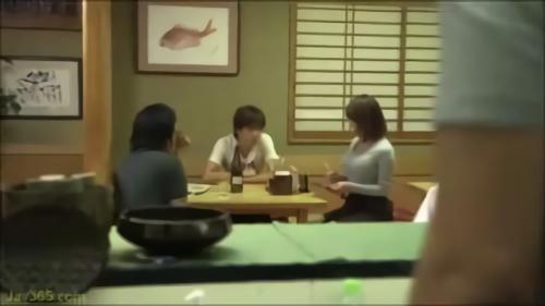 『おっぱい』ムリヤリ働かされて羞恥接客！！恥ずかしさを見せながら働く女の子の姿を見てたらガマンの限界！！男ならエキサイトすること間違いなしの！
