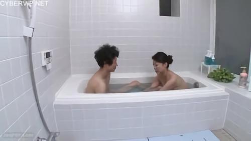 『近親相姦』ある日、息子が彼女も作らず部屋で一人Hばかりしていることを知った母は、息子の将来を案じると同時に、すっかり逞しく育ったデカチンに目！