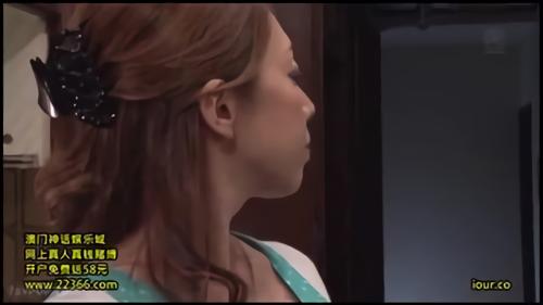 『人妻』娘夫婦がマイホーム貯金の為に同居を始めて1カ月経つのだが、一つだけゆみには不満があった。それは2人の夜の営みが自室まで聞！