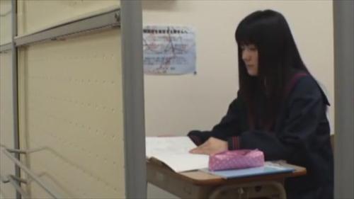 『着衣』名門進学塾の塾長の屈折した性的嗜好…。授業の合間に眠気覚ましにと与えた『睡眠○入り』の飴で昏○状態に陥った女生徒の身体をくまなくチ！