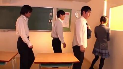 『教室』クラスでも目立たない文系女子とモテナイ童貞男子のヒミツの関係！？ある日の放課後、クラスの奴らに童貞だと馬鹿にされ悔しい僕に、物静か！