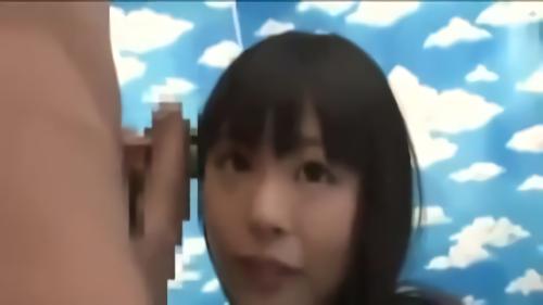 『美少女』SEXは無理だと断られた素人乙女達に、なんとか頼みこんで素股をしてもらいます。ところがズボンを脱ぐと男性は彼氏の倍サ！