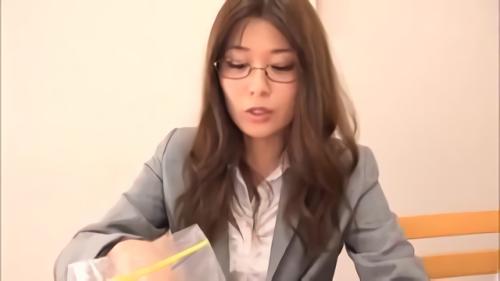 『彩奈リナ』可愛いJK・スタイル抜群の上司・巨乳主婦・美人セールスが不必要なパンチラで男を誘惑！意図的？無自覚？パンチラをこれでもか！