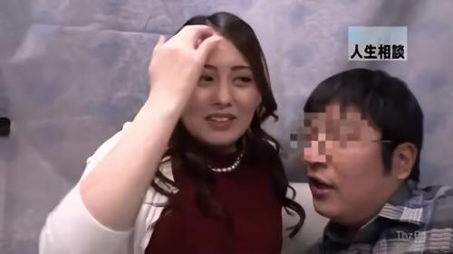 『中出し』「擦るだけなら…」と油断させて紙パンティ越しの擦り付けからずっぽし挿入！紙パンティ越しの擦り付けで気持ちよくなった人妻さ！