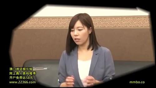 『若妻』街行く人妻に女性用AVのモニタリングを依頼！しかし、実際に見せるのはドギツイ本格AV！戸惑いながらも喰い入るように見てしまう人妻さ！