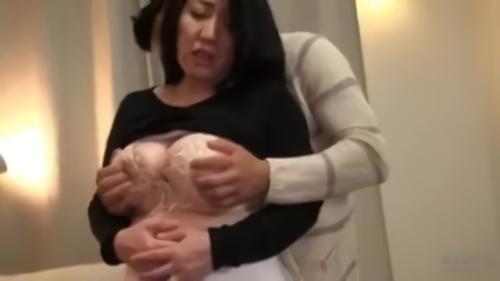 『爆乳』献身的なおば様が若いチ○ポの激ピストンに我を忘れて悶え狂います！若者チ○ポに優しく激しく熟練のおしゃぶり！最初は拒絶して！