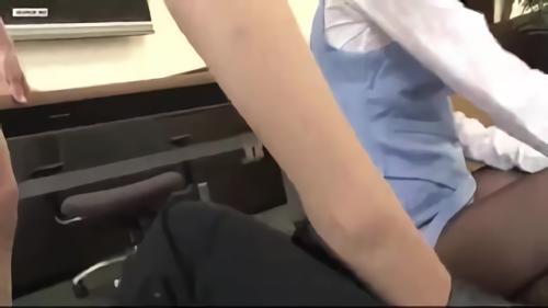 『顔面騎乗』生脚で仕事をするわけにいかないオフィスレディが穿く物といえば、ベージュストッキング、ナチュスト、黒スト、ヒザ下までのソックスが主流！