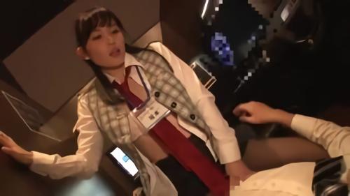『美尻』都内某所のネットカフェに「寝ている客をねっとりフェラで虜にするソソる女子店員がいる」という噂を聞きつけ来店！ミニスカ女性店員のパン！
