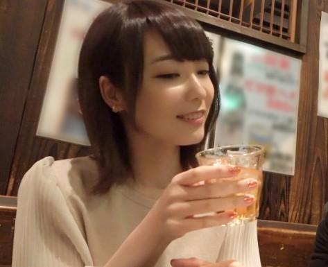 【素人ナンパ】新宿で22歳の清楚系美人OLをゲット！固いガードもお酒の力でドエロ女に変身しちゃう！【エロ動画】