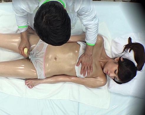 【MM号】『ジョギング直後の女はヤレる？！』ストレッチと称した性感マッサージで発情させてハメちゃいました？！
