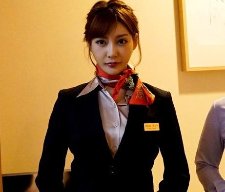 【CAレイプ】『いやぁあ！！離して！！』美しいCAが上司の罠にハマってしまう？！男達に輪姦される巨乳美女？！