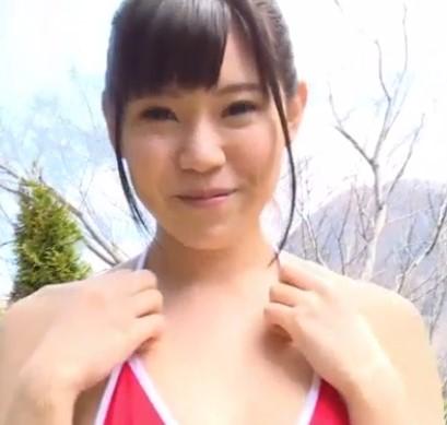 【水野もあ】ロリ系美少女が小さすぎるビキニではしゃぎまくる？！大事なとこ、見えちゃってますけど・・・？！